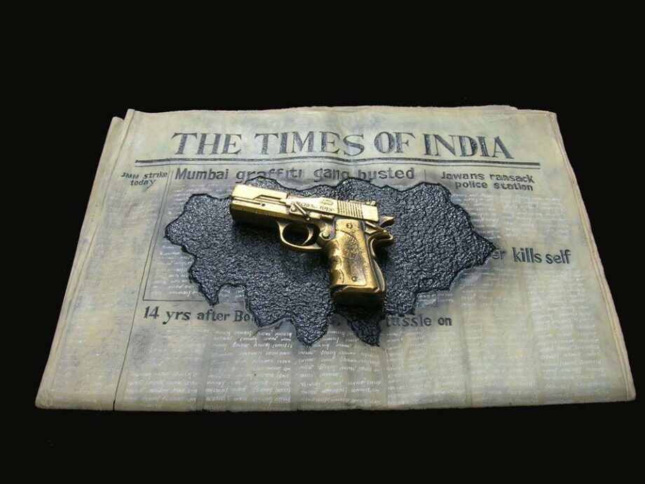 Newspaper and a gun - Kanta Kishore Moharana - statue